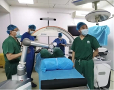 科幻成真：机器人做手术