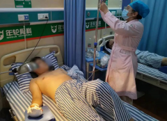 震惊！搅面机竟然吃手掌